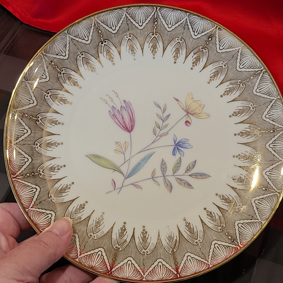 Vintage Other - Collectible Plate for sale very nice preowned